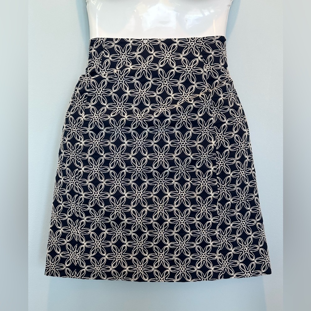 Tyler Boe Pamela Cotton Daisy Navy White Embroidered Mini Skirt NWT size 14